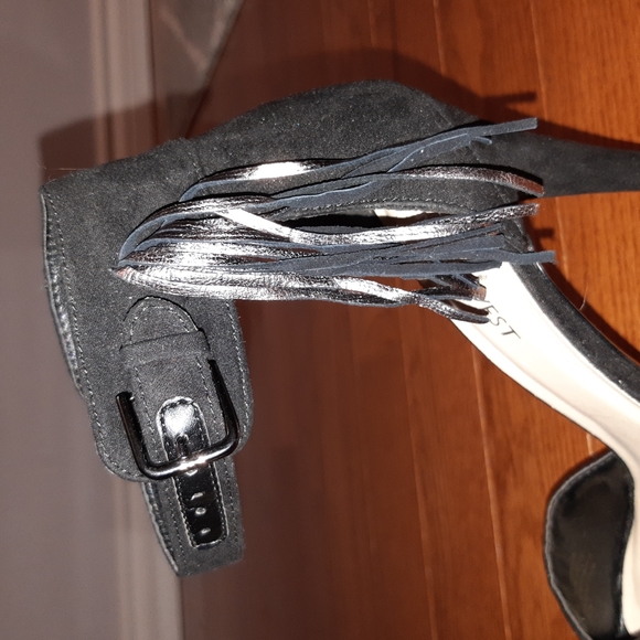 Black Strapped Heals - Picture 3 of 3